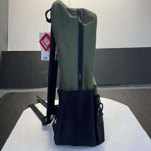 Champion 15” Backpack Black/Green cript Logo,Laptop Sleeve,Padded Straps New - Picture 7 of 13